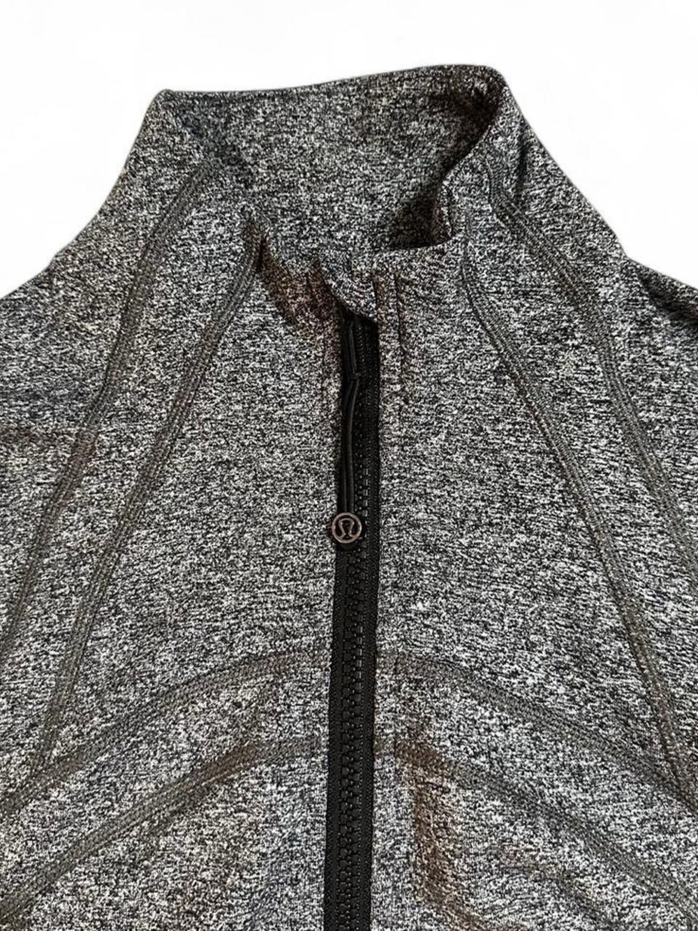 Lululemon define jacket in heather grey/black Size 6– Excellent condition! - Picture 7 of 8